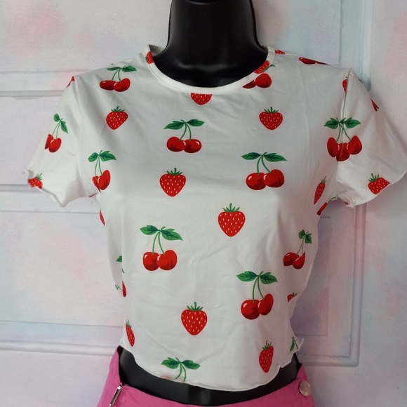 ⭐️Kawaii AF cherry & strawberry bodycon crop top! Nwt so cute! SOLD OUT ONLINE - Picture 8 of 9